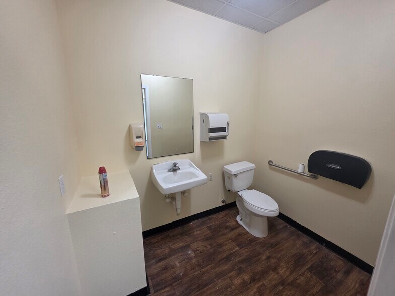 More Photos Of 6570 Caroline St, Milton Unknown For Lease