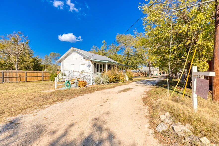 More Photos Of 322 S Main St, Boerne General Retail For Sale