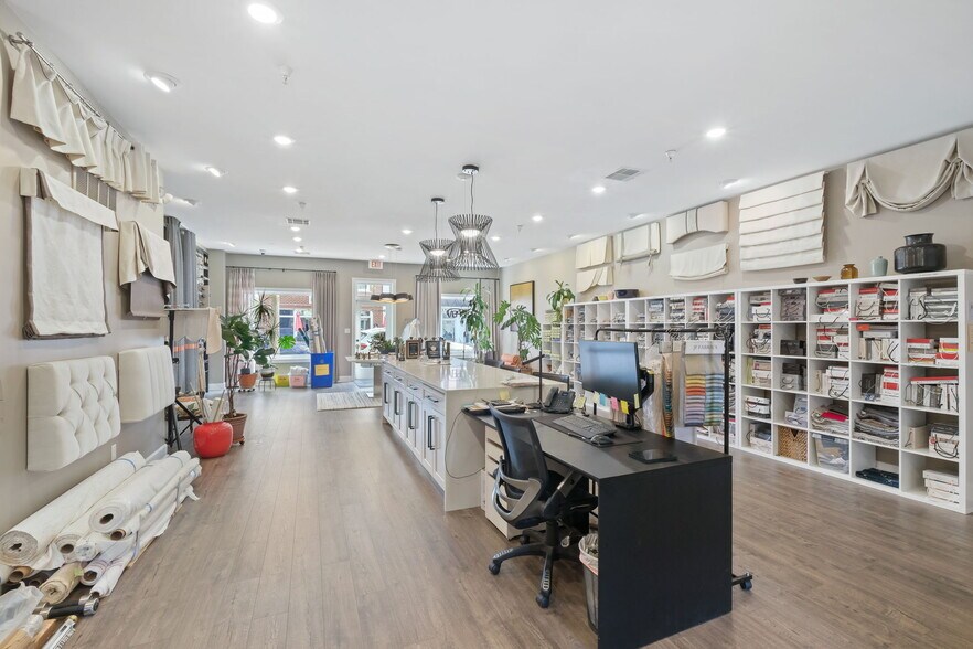 More Photos Of 337 Main St, Gaithersburg Storefront For Sale