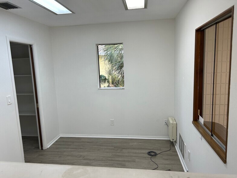 More Photos Of 695 Old Englewood Rd, Englewood Medical For Lease