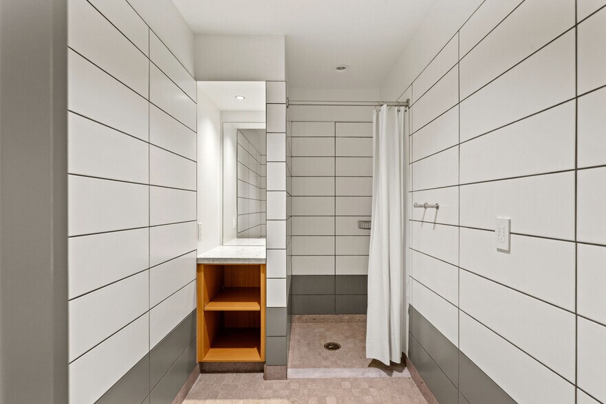 More Photos Of 5416 W Amelia Earhart Dr, Salt Lake City Flex For Lease