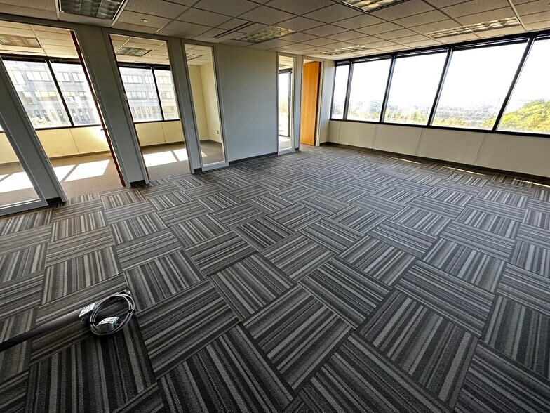 More Photos Of 750 Holiday Dr, Pittsburgh Office Residential For Lease