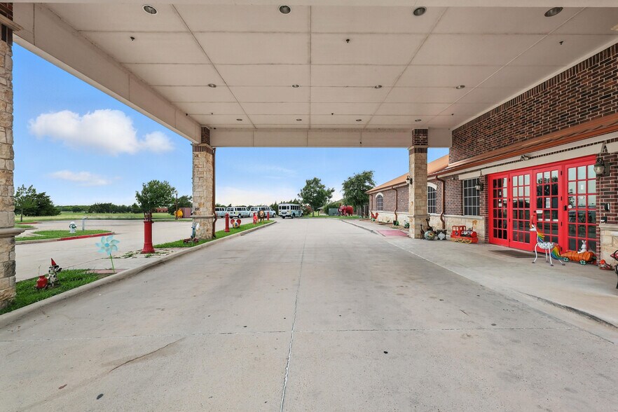 More Photos Of 1700 Cedar Run, Ennis Daycare Center For Sale