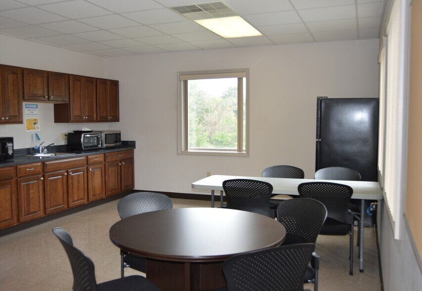 More Photos Of 200 Pine Brook Pl, Orwigsburg Office For Sale