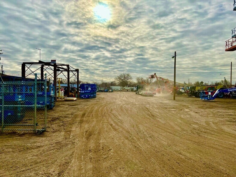 More Photos Of 7100 Eudora Dr, Commerce City Unknown For Lease