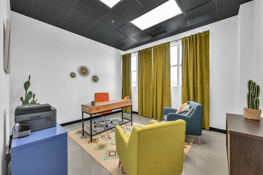 More Photos Of 525 Woodland Square Blvd, Conroe Coworking Space