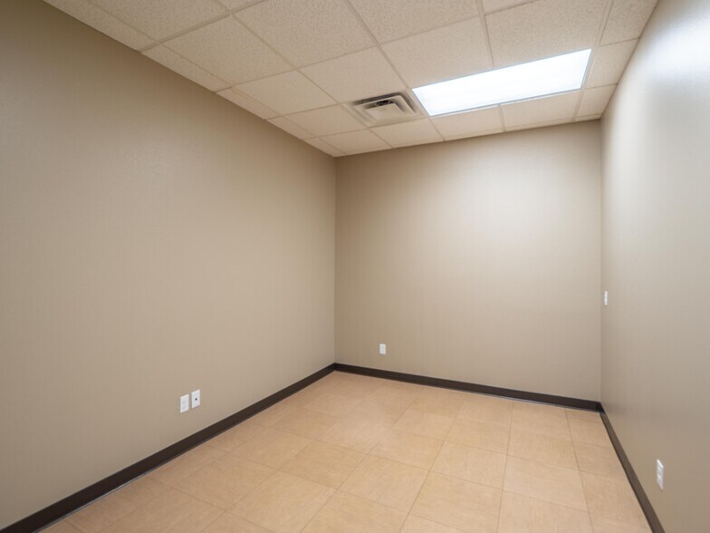 More Photos Of 721 S George Nigh Expy, Mcalester Office For Sale