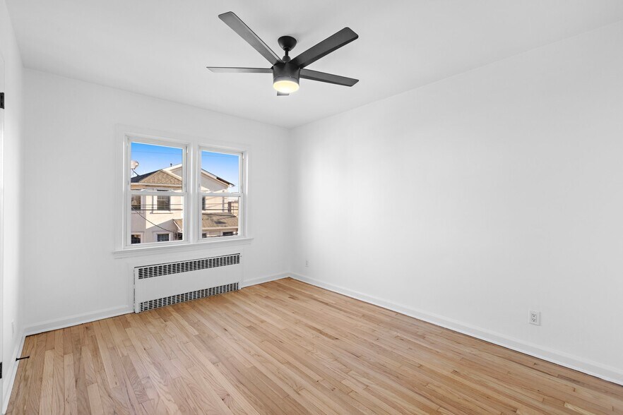 More Photos Of 163 Front St, Secaucus General Retail For Sale