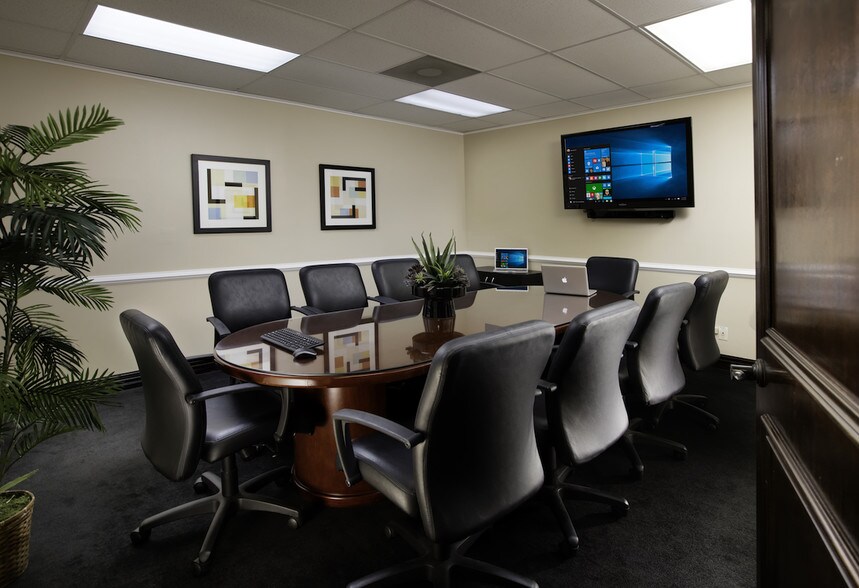 More Photos Of 10101-10121 W Sample Rd, Coral Springs Unknown For Lease