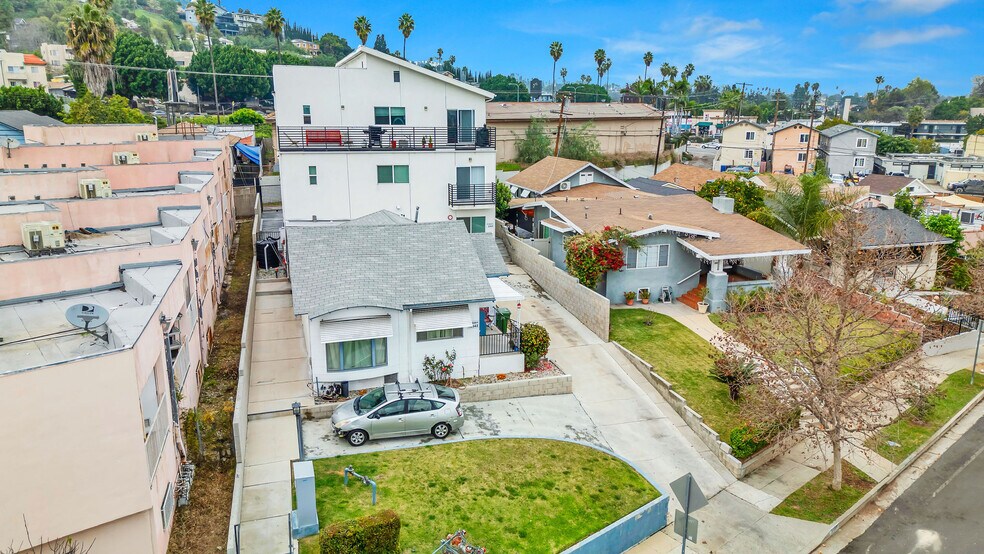 More Photos Of 5353 Oakland St, Los Angeles Apartments For Sale