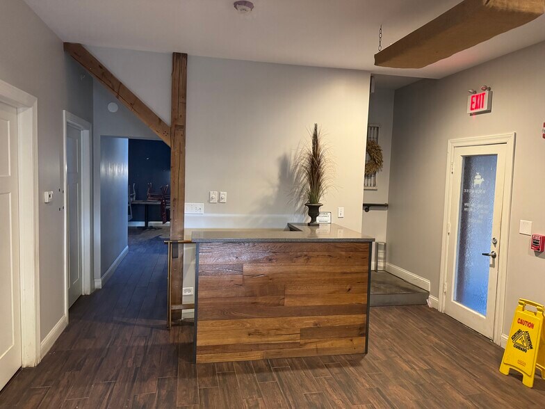 More Photos Of 117 North Ave, Barrington Restaurant For Lease