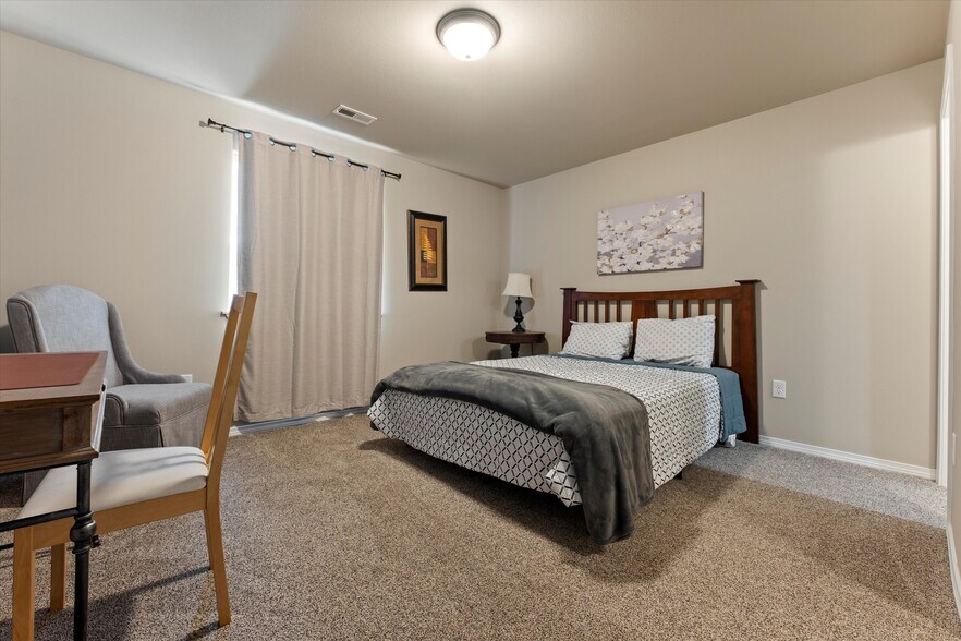 More Photos Of 2729 W Marina Dr, Moses Lake Apartments For Sale