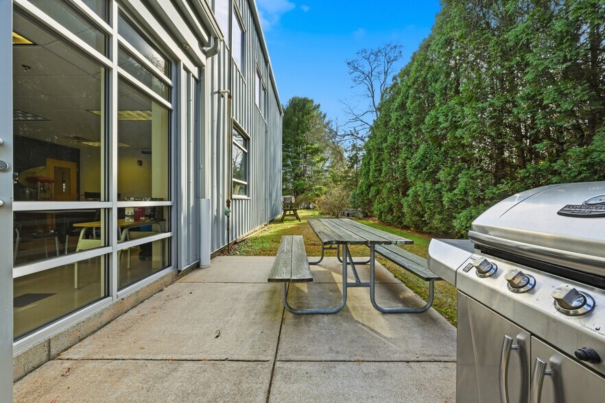More Photos Of 38 Plains Rd, Essex Light Manufacturing For Lease