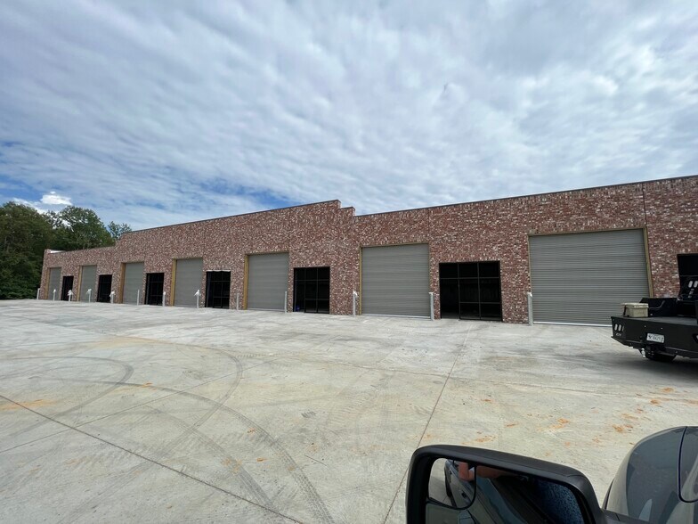 More Photos Of 124 Kimball Dr, Madison Showroom For Sale