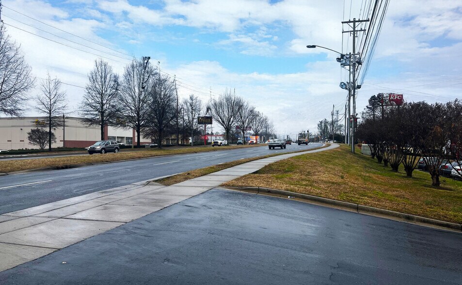 More Photos Of 8910-8920 S Tryon St, Charlotte Storefront Retail Office For Lease