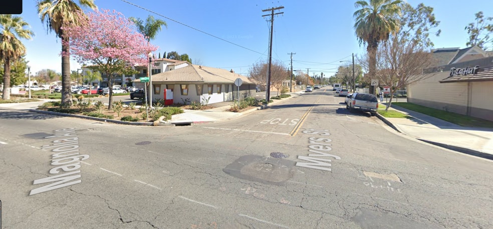Primary Photo Of 9696 Magnolia Ave, Riverside Restaurant For Lease