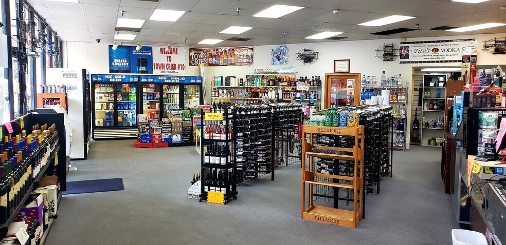 More Photos Of 3015 E Causeway Approach, Mandeville General Retail For Sale