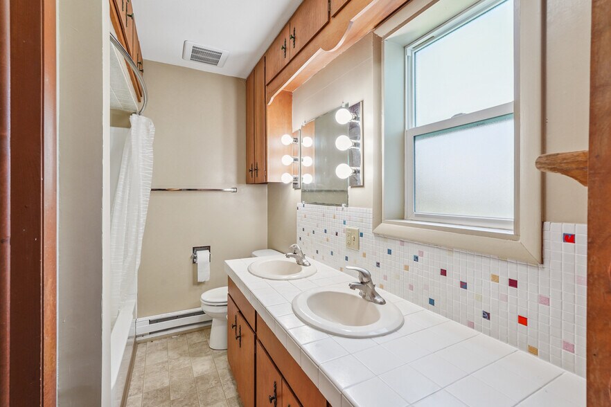 More Photos Of 920 High St, Grinnell Apartments For Sale