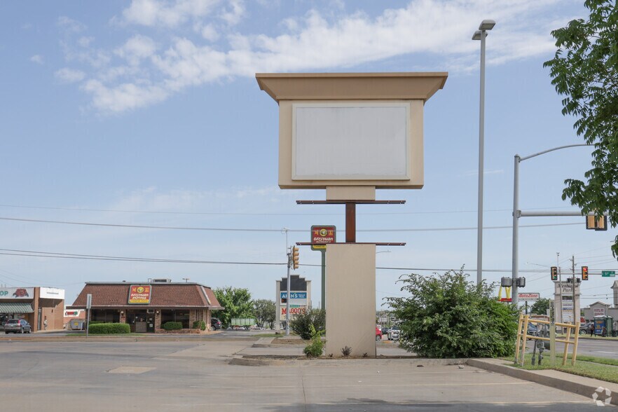 More Photos Of 8010 E 51st St, Tulsa Drugstore For Lease