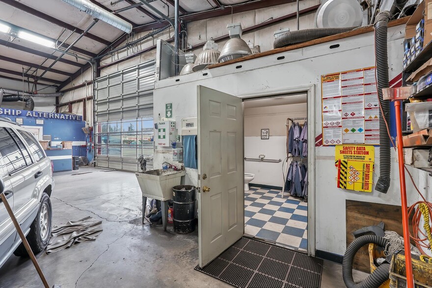 More Photos Of 555 N Pacific Hwy, Woodburn Auto Repair For Sale