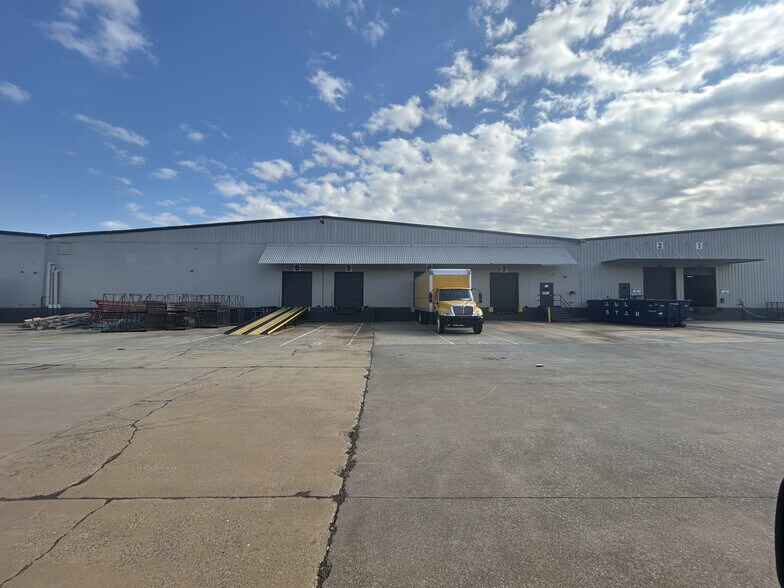 More Photos Of 771 S Erwin St, Cartersville Warehouse For Lease