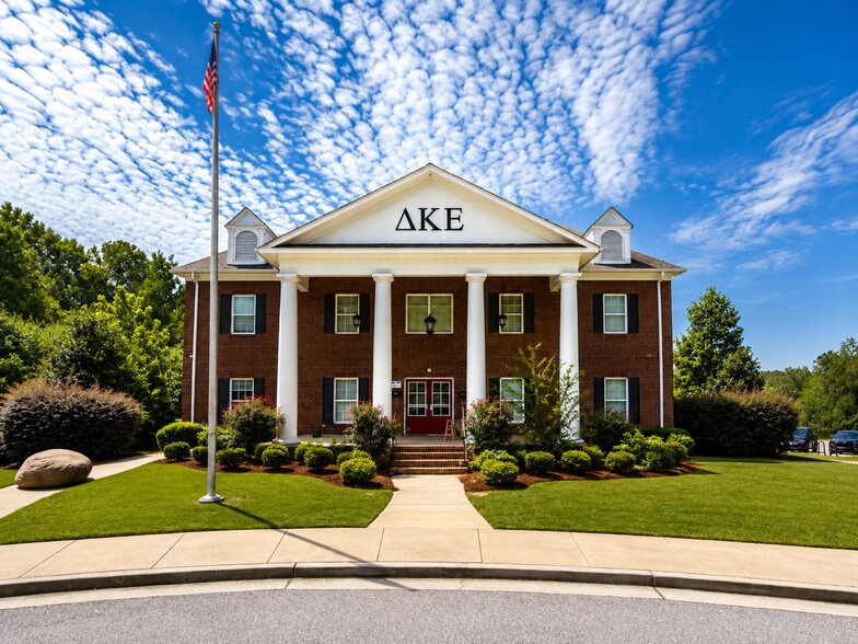 More Photos Of 250 Carriage Ct, Athens Sorority Fraternity House For Sale