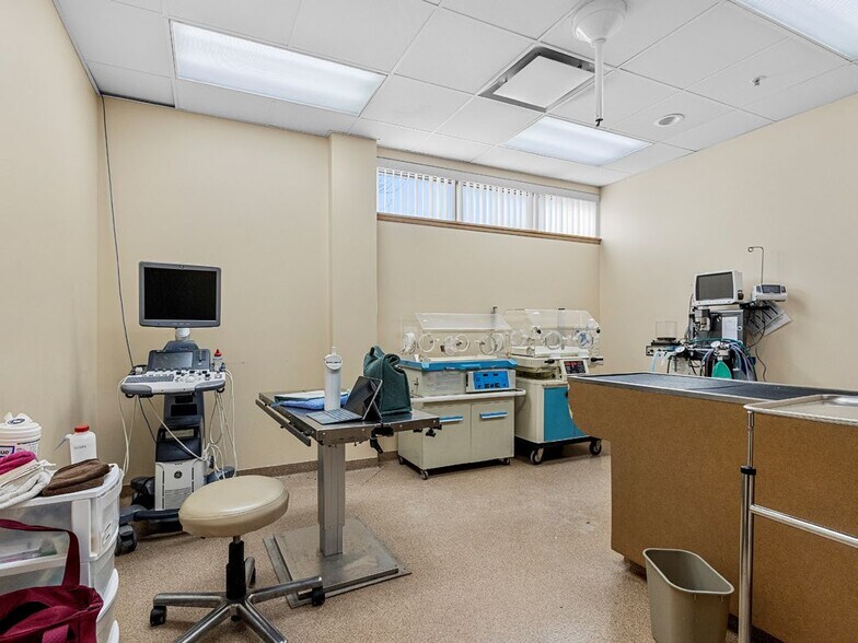 More Photos Of 4706 New Horizons Blvd, Appleton Medical For Sale