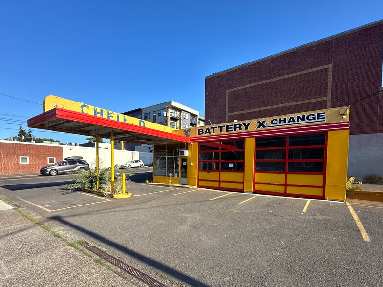 Primary Photo Of 2003 SE Belmont St, Portland Auto Repair For Sale