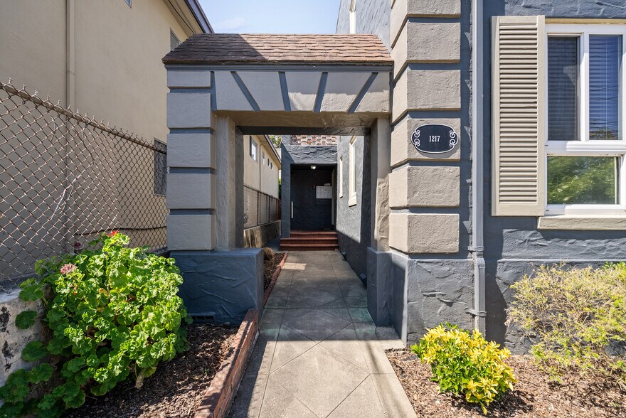 More Photos Of 1217 Capuchino Ave, Burlingame Apartments For Sale
