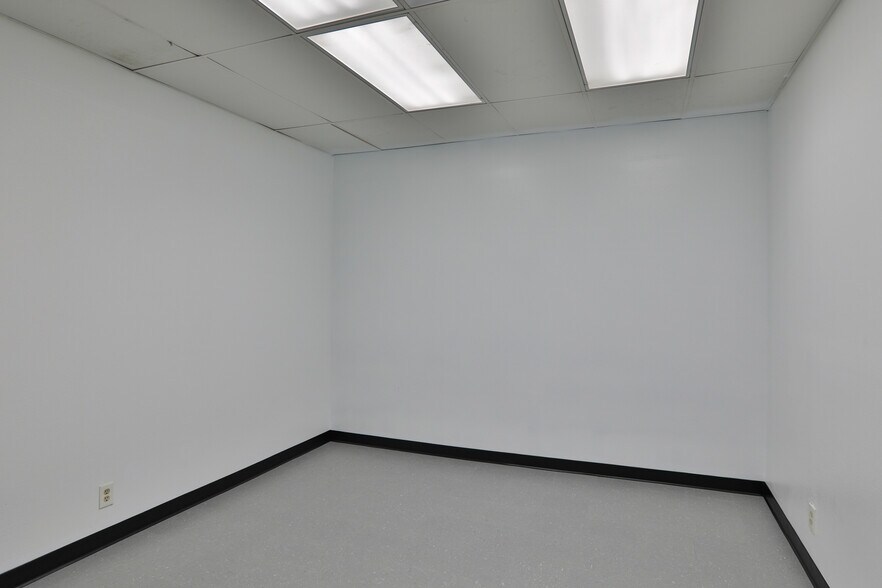 More Photos Of 4728 Goldfield, San Antonio Unknown For Lease