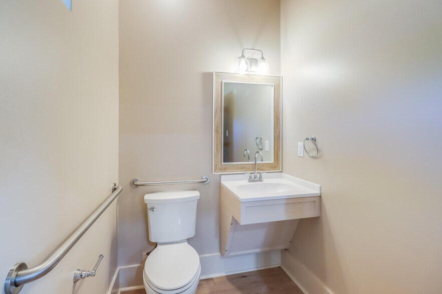 More Photos Of 228 E Railroad St, Long Beach Freestanding For Sale