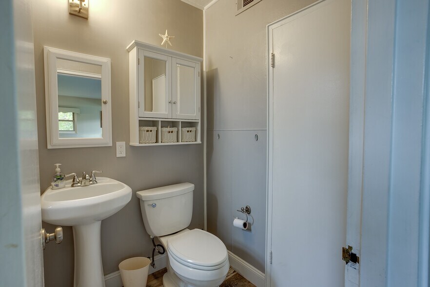 More Photos Of 1662 Route 206, Southampton Specialty For Sale