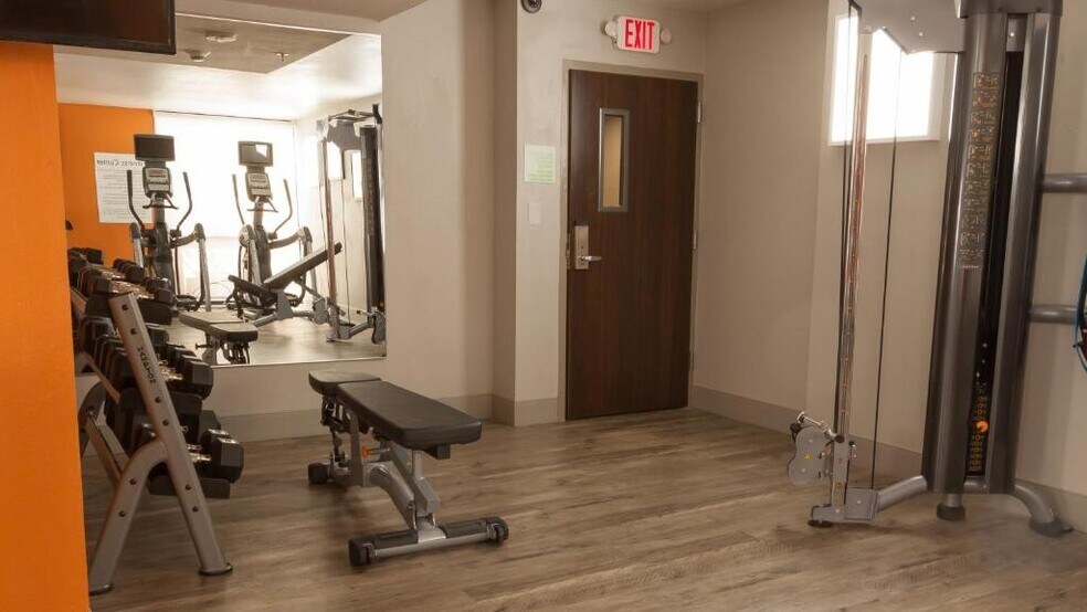 More Photos Of 701 4th St, Alexandria Hotel For Sale