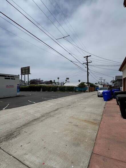 More Photos Of 1434-1444 Garnet Ave, San Diego Storefront For Sale