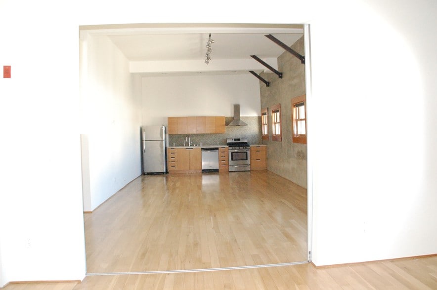 More Photos Of 8 Brooks Ave, Venice Apartments For Lease