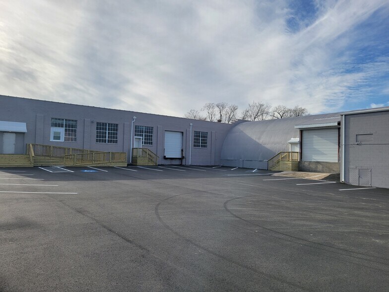 More Photos Of 815 Dinwiddie Ave, Richmond Warehouse For Lease