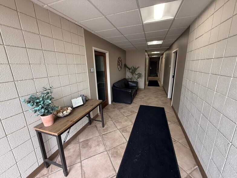 More Photos Of 6931 S Yosemite St, Englewood Office For Sale