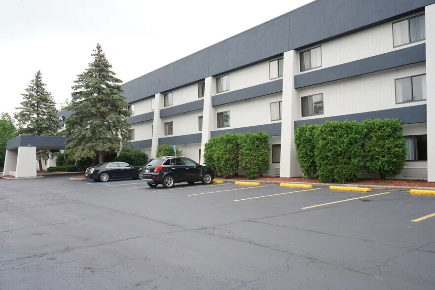 More Photos Of 6460 Dixie Hwy, Bridgeport Hotel For Sale