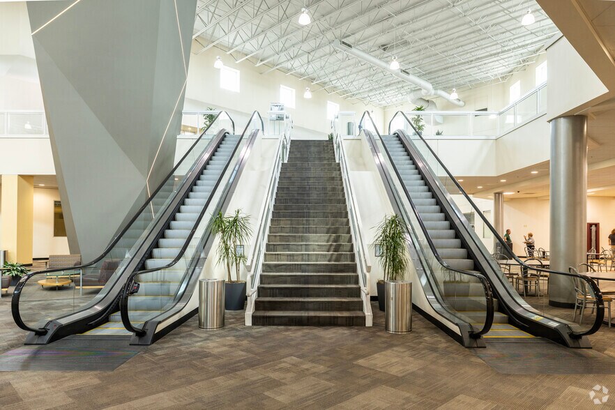 More Photos Of 5701 E Hillsborough Ave, Tampa Office For Lease