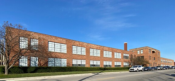 More Photos Of 366-368 Bluff City Blvd, Elgin Manufacturing For Lease