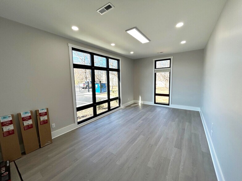 More Photos Of 140 E Professional Park Ct, Bowling Green Office For Sale