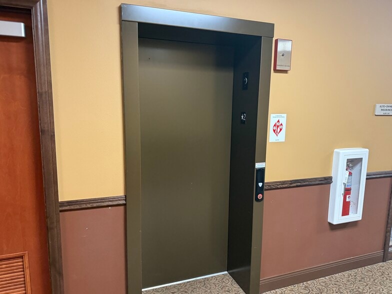 More Photos Of 4410 Golf Ter, Eau Claire Office For Sale