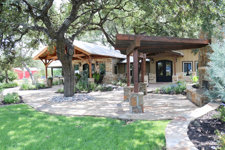 More Photos Of 32255 IH-10 W, Boerne Loft Creative Space For Lease