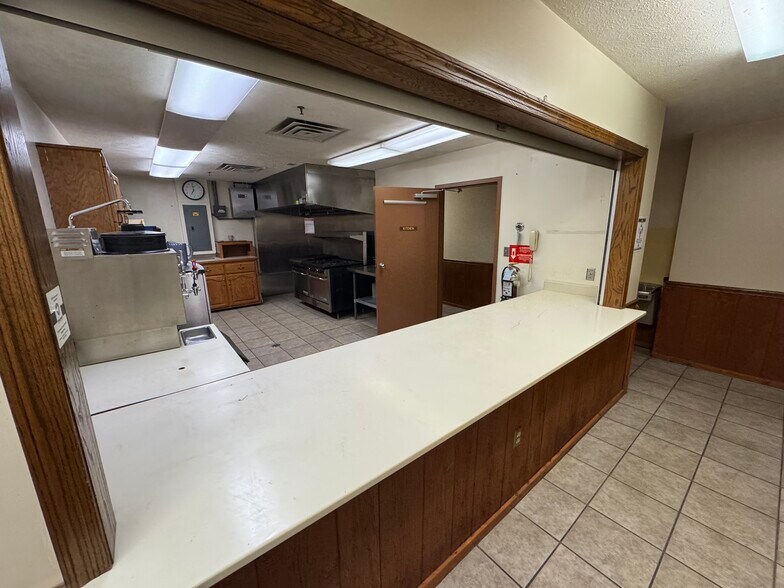 More Photos Of 1066 E State St, Newcomerstown Storefront For Sale