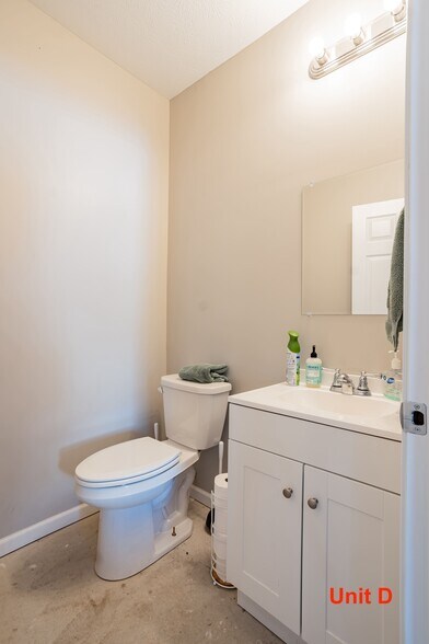 More Photos Of 8758 IN-9, Pendleton Light Manufacturing For Sale