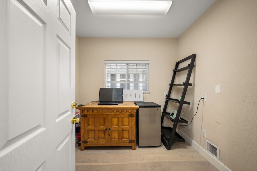 More Photos Of 607 N Anaheim Blvd, Anaheim Office For Sale