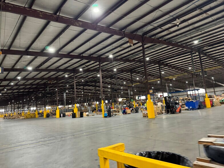 More Photos Of 2314 Wilkins Dr, Chillicothe Warehouse For Lease