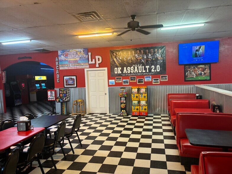 More Photos Of 901 E St, Snyder General Retail For Sale