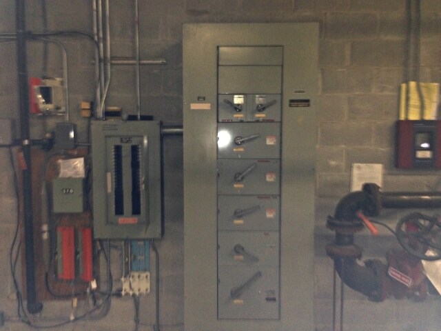 More Photos Of 570 Oakwood Rd, Lake Zurich Light Distribution For Sale