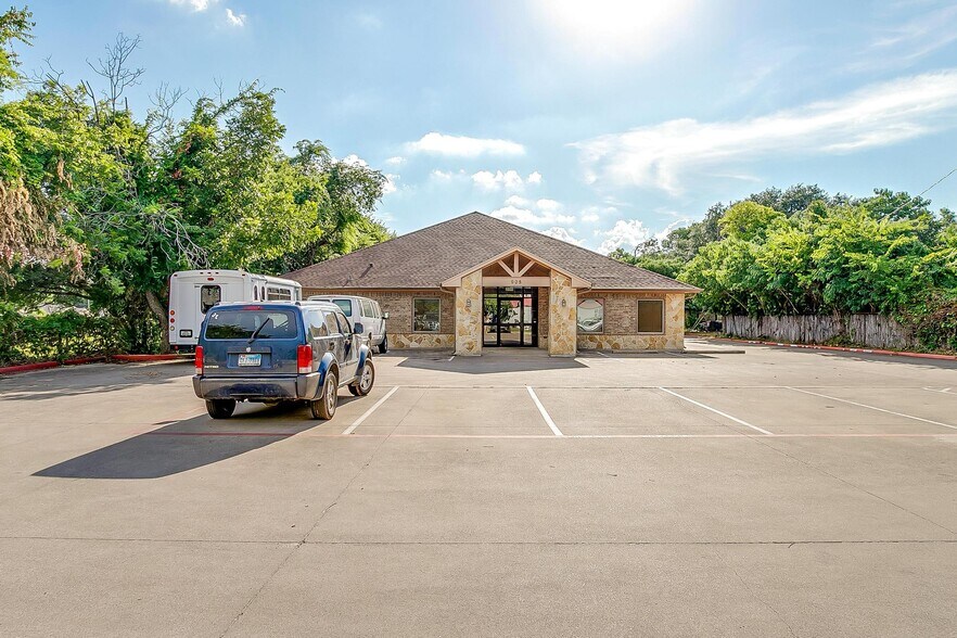 More Photos Of 905 Roberts Cut Off Rd, River Oaks Office For Sale